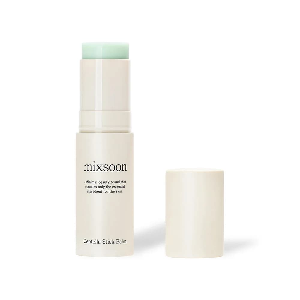 Centella Stick Balm — Bálsamo hidratante en barra con centella asiática que calma la piel y fortalece la barrera cutánea. Práctico para reaplicar incluso sobre maquillaje.