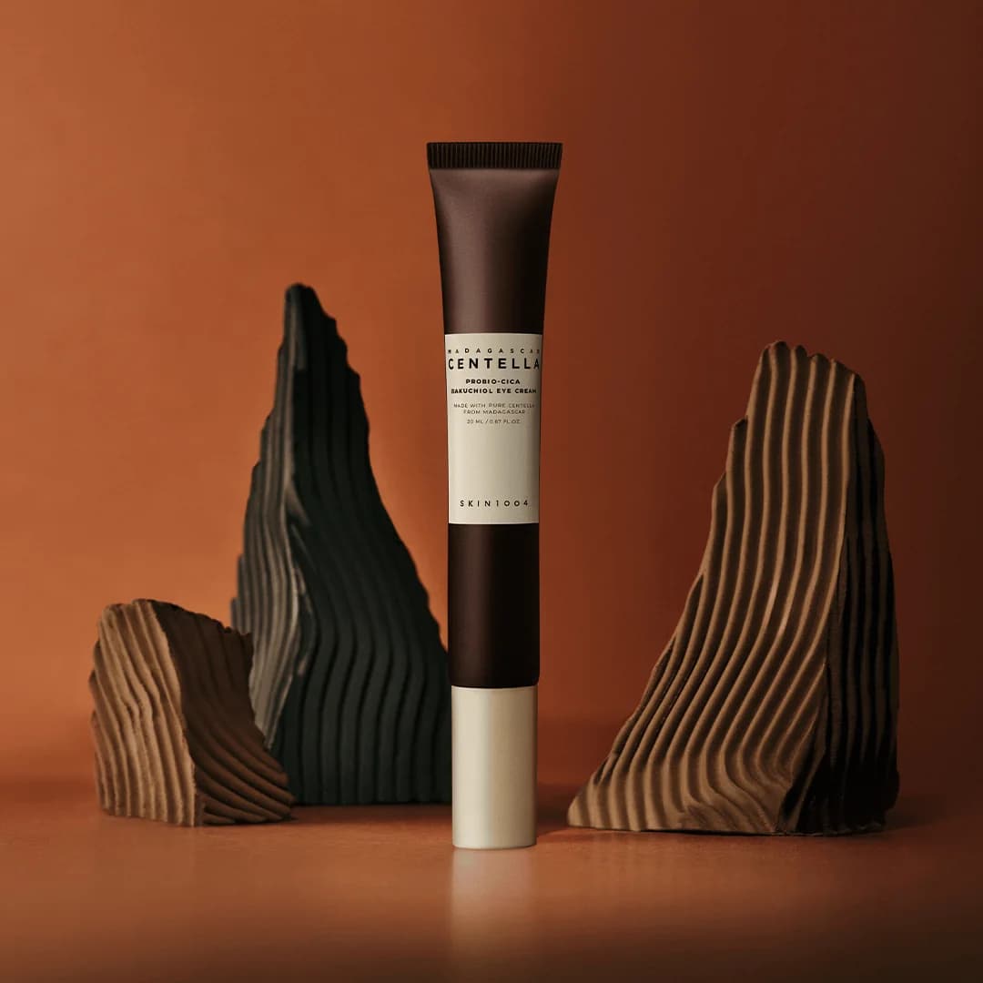 Probio-Cica Bakuchiol Crema de Ojos — Contorno de ojos con bakuchiol y centella asiática para tratar líneas finas, mejorar la firmeza y unificar el tono.