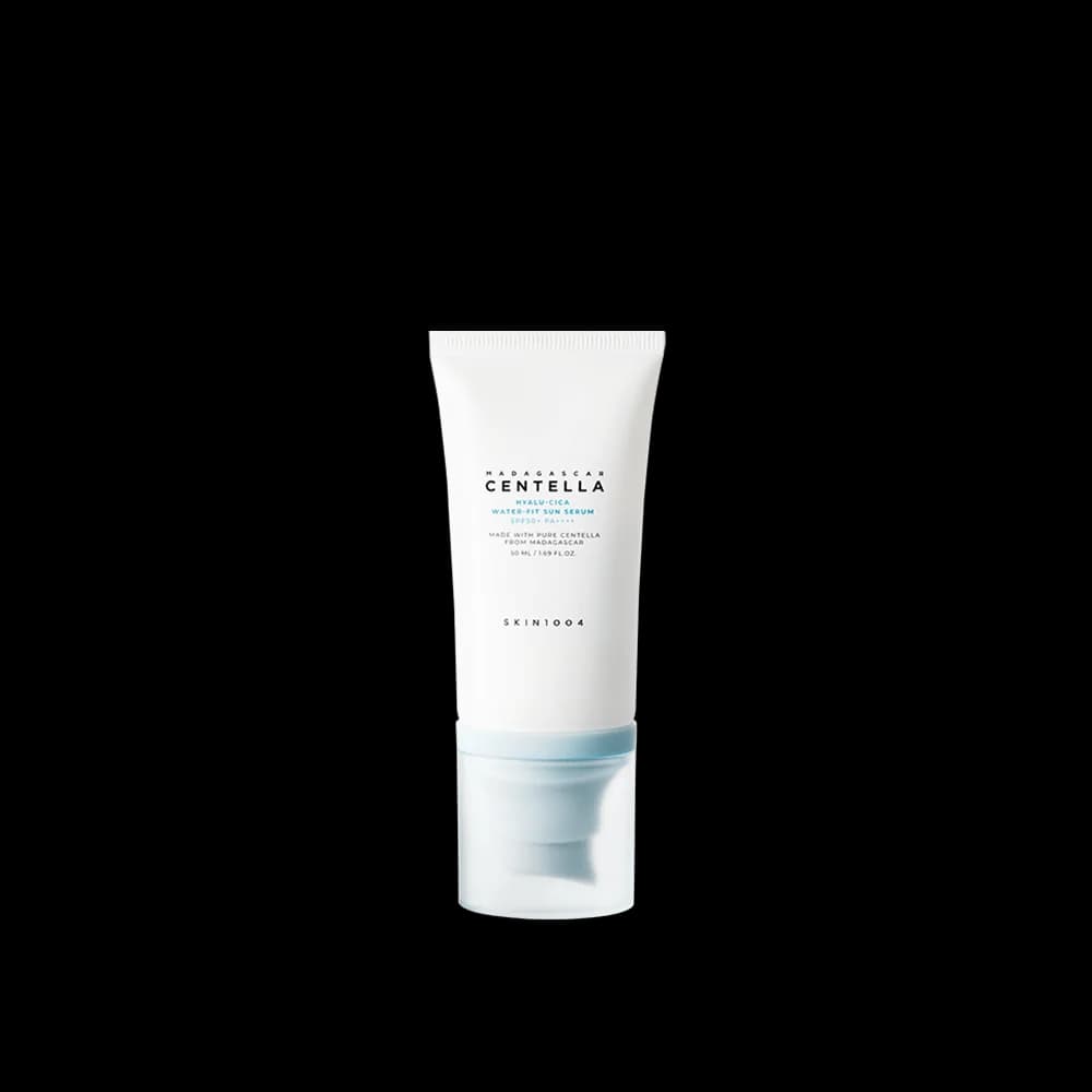 Protector solar SPF50+ tipo sérum con centella asiática y ácido hialurónico que protege, hidrata y calma sin dejar residuo blanco.